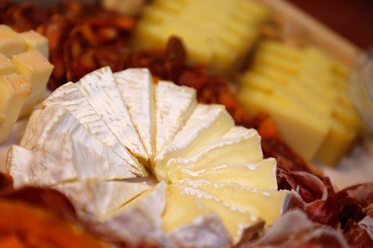 TABLA DE QUESOS Y EMBUTIDO PARA 10-12 PERSONAS