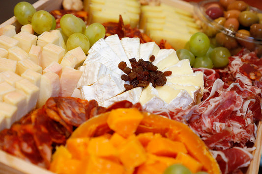 TABLA DE QUESO Y EMBUTIDO PARA 7-8 PERSONAS